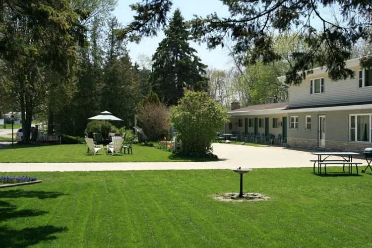 Bel-Air Apartment Motel (Port Austin Motel) - Real Estate Listing (newer photo)